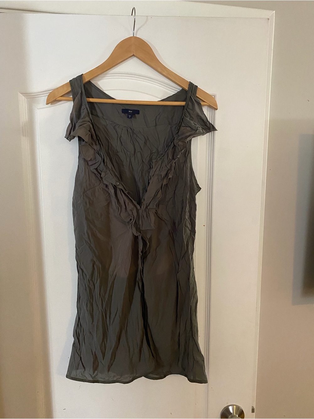 Sleeveless Ruffle V-Neck Tunic Tank in Olive